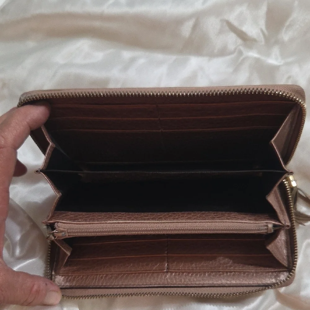 Gucci Soho Rose Leather Zip Around Wallet - Picture 7 of 14